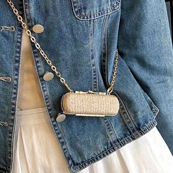 Elegant Gold Chain Clutch - Picture 3 of 8